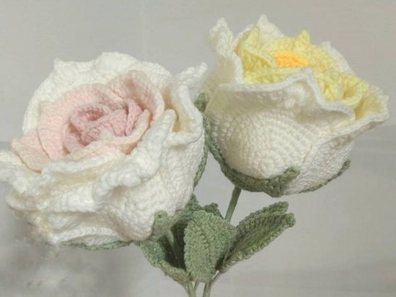 Cách làm hoa hồng bằng len